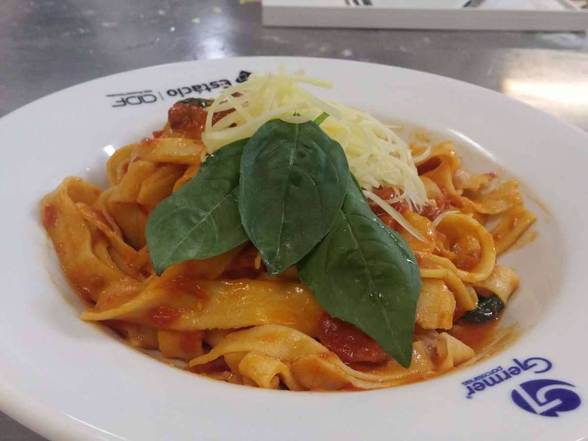 Strangozzi com Molho de Tomate e&nbsp;Manjericão
