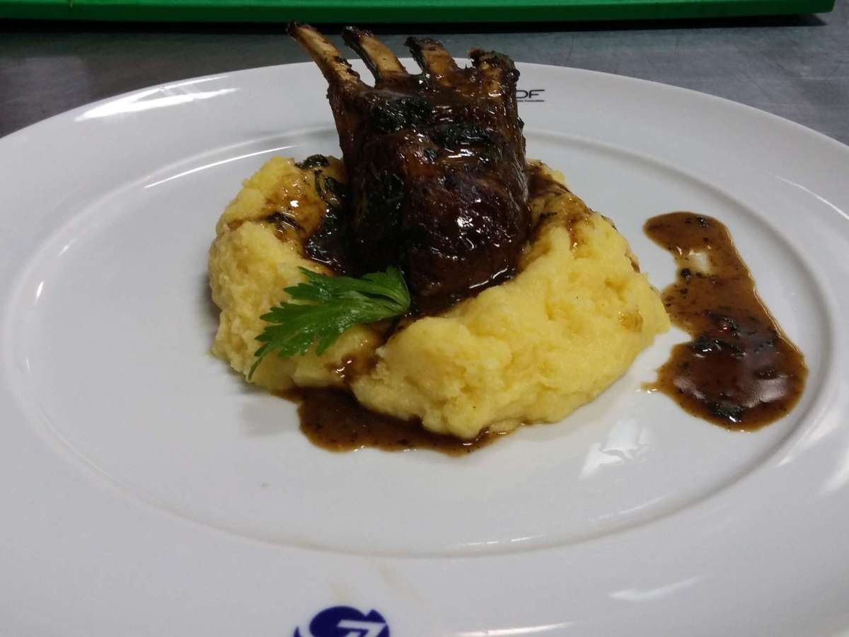 Carré de Cordeiro com&nbsp;Polenta