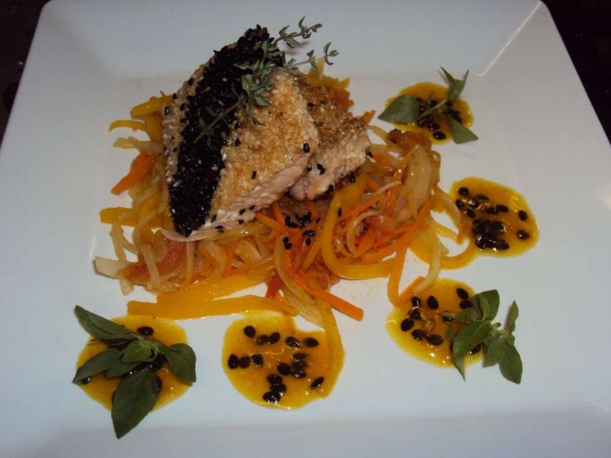 Salmão Grelhado com Gergelim e Molho de&nbsp;Maracujá