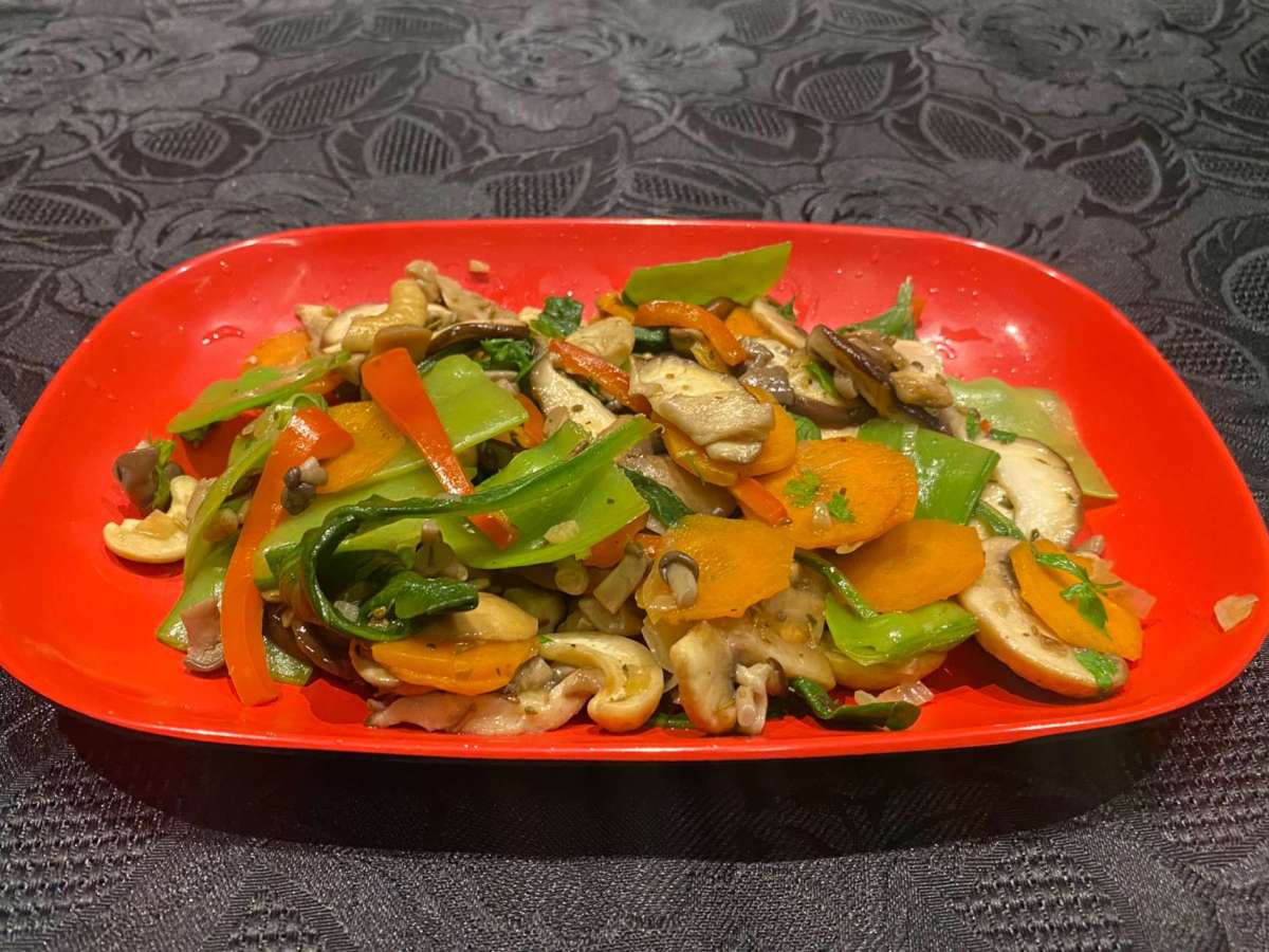 Salteado de Legumes com Espinafre e&nbsp;Cogumelos