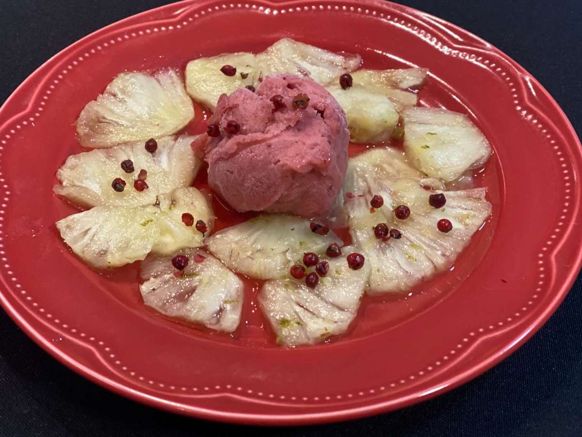 Abacaxi Marinado com Pimenta&nbsp;Rosa